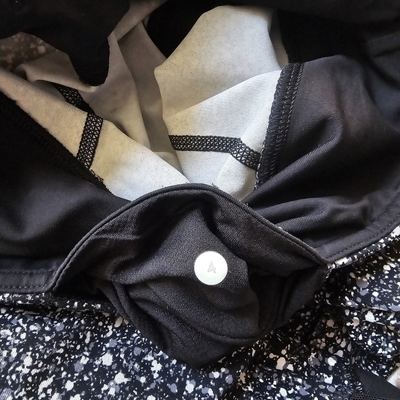 Lululemon Pace Rival Crop Cropped Leggings Paint Splatter White Black Mesh Sz 4 - Picture 10 of 12